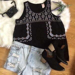 Black Embroidered High Low Tank Top Button back L
